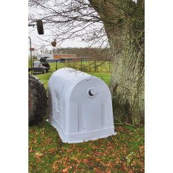 MV standard calf hutch 