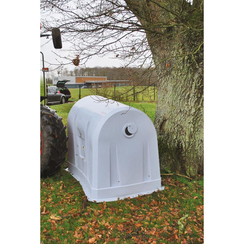 MV standard calf hutch 