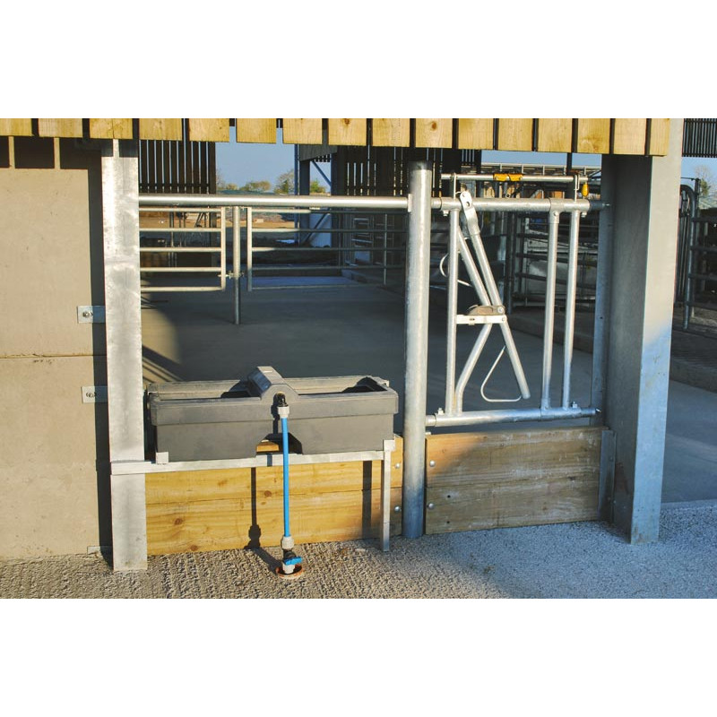 Double Polybac 72 M drinker with interior rim and fastening support