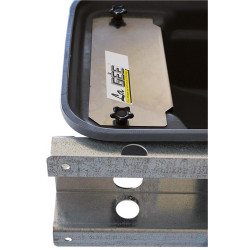 Single Polybac 30 M drinker with patented strip rim and fastening support