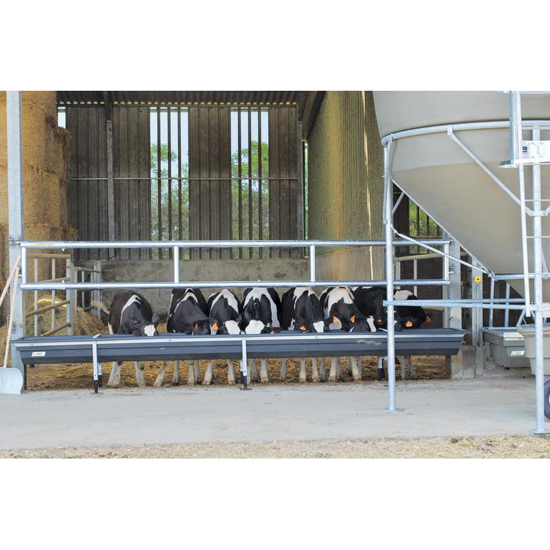 5 m straight field trough on feet 5 m straight field trough on feet