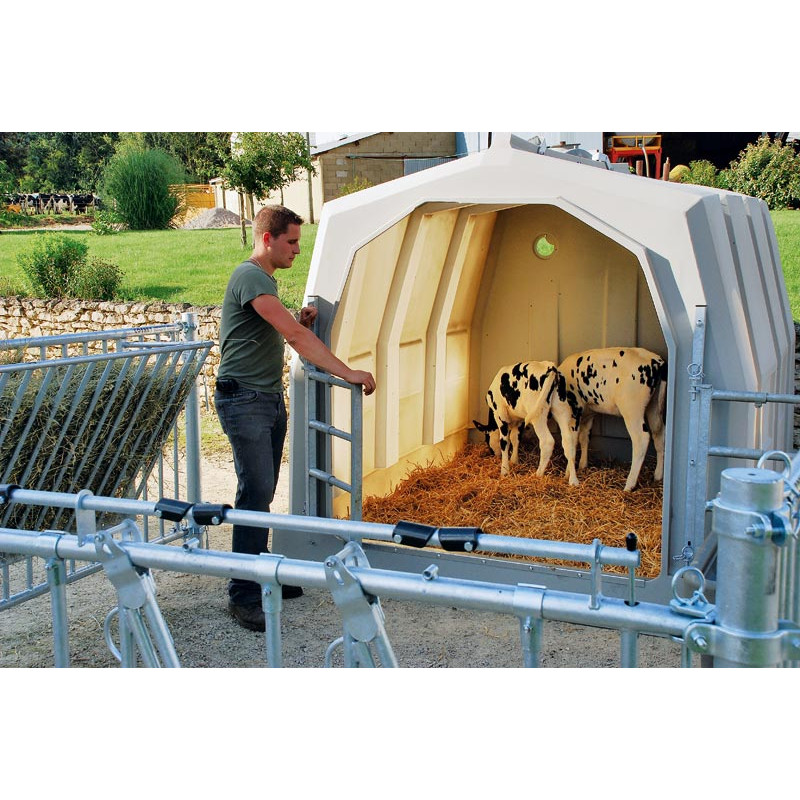 Group calf hutch with pen