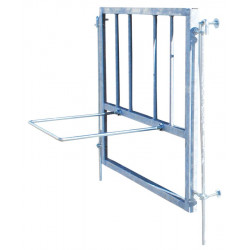 Single gate with bucket holder