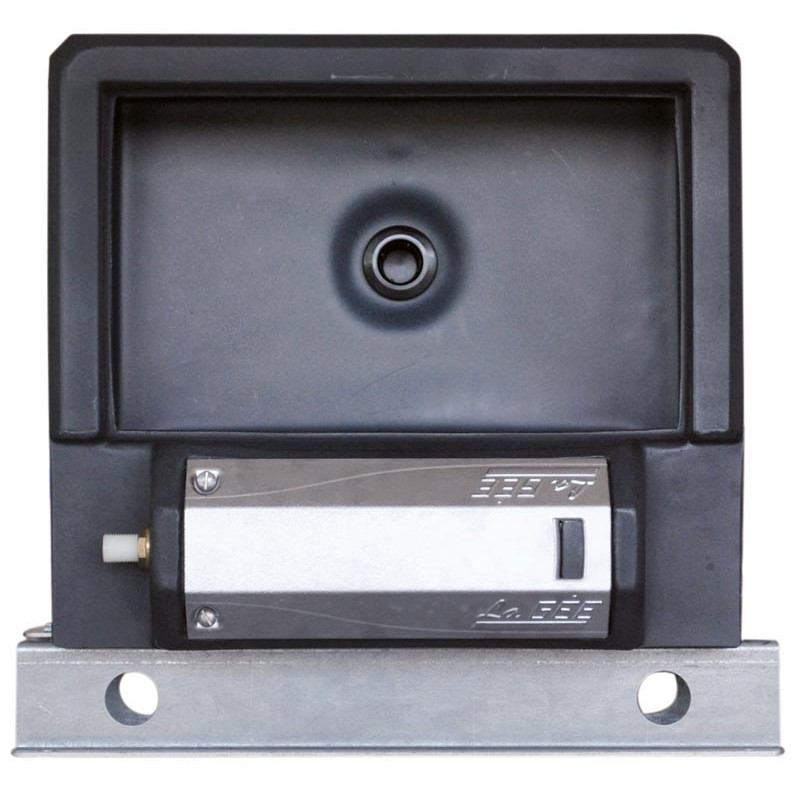 Single Polybac 25 M drinker with interior rim and fastening support